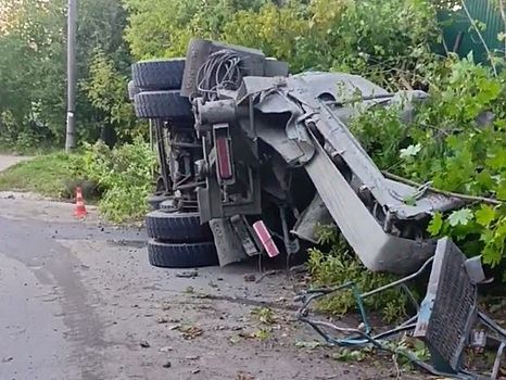 Бетономешалка перевернулась на дороге в Кстовском районе