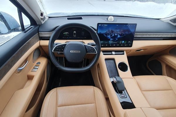 Тест-драйв Seres Aito M5