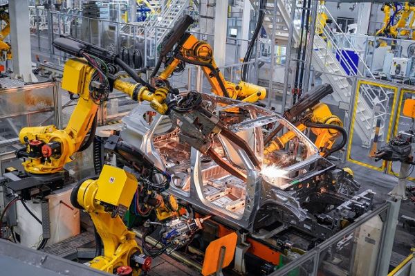 Выпуск легковых автомобилей в августе сократился на 27%