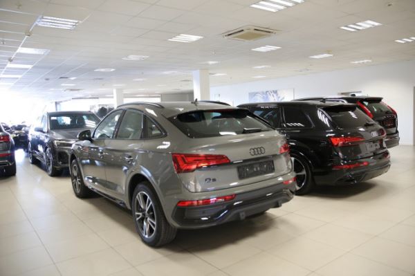 Продажи премиальных автомобилей в августе снизились на 18%