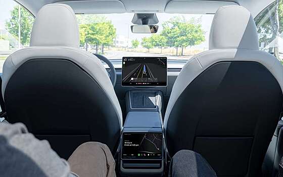 Три аварии в первый же день: роботакси Tesla столкнулось с волной критики