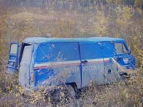 Водитель не справился с управлением и опрокинулся в Каларском округе