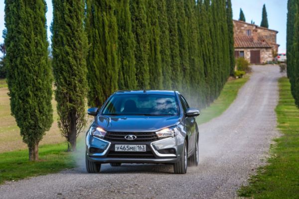 LADA Vesta отметила 10-летие