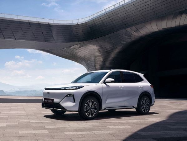 Geely выведет на российский рынок гибридный кроссовер EX5 EM-i