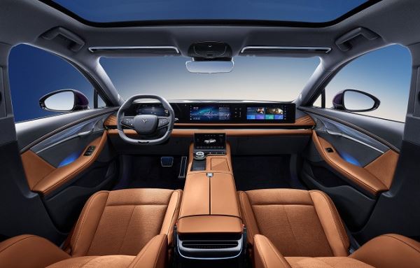 В продажу поступил гибридный седан Voyah Passion EVR за 5,6 млн рублей