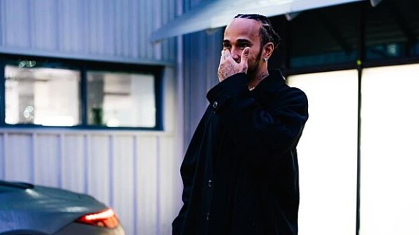 «Склонен к искусству». Льюис Хэмилтон объяснил, почему продал свою коллекцию автомобилей