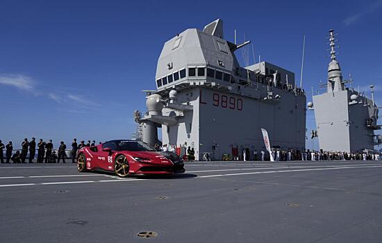 Итальянец установил рекорд скорости на Ferrari на борту авианосца