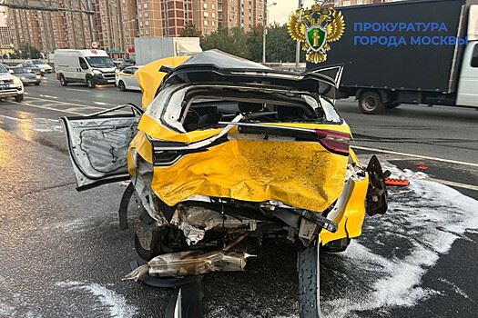 На западе Москвы произошло крупное ДТП с BMW, такси и автобусом