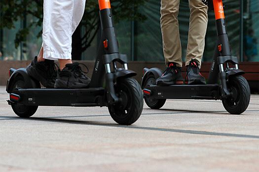 Электросамокатчик сбил беременную женщину на Ленинском проспекте