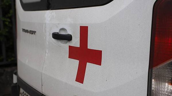 Автомобиль сбил пешеходов на тротуаре в Санкт-Петербурге