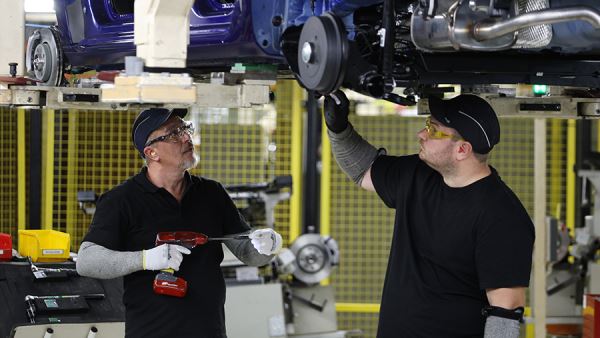 Алиханов назвал число автобрендов с локализацией производства в России