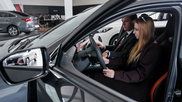 Алиханов высказался о снижении продаж новых авто в этом году