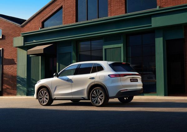 Дилер рассказал о перспективах гибридного кроссовера Geely EX5 EM-i