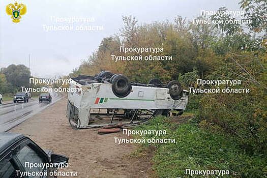 В Тульской области при опрокидывании автобуса пострадали 15 человек