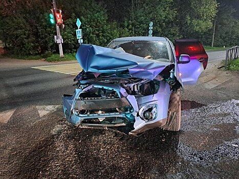 В Слободском столкнулись «Митсубиси» и большегруз