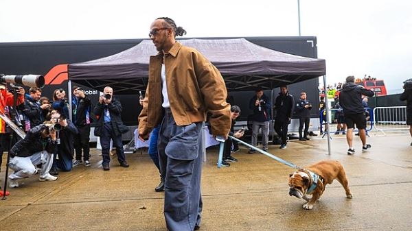 Льюис Хэмилтон сообщил о смерти своего бульдога Роско