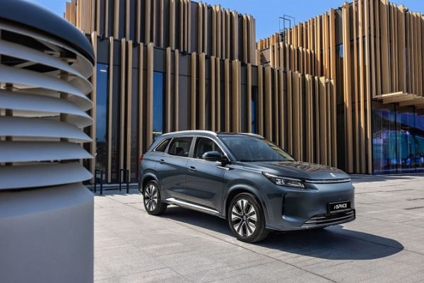 В России начались продажи обновленного кроссовера Evolute i-SPACE