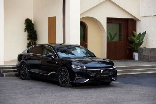 В продажу поступил гибридный седан Voyah Passion EVR за 5,6 млн рублей
