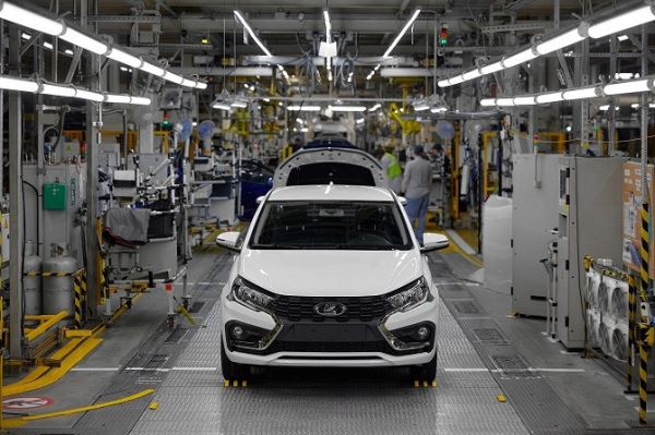 Автомобили LADA Iskra петербургской сборки начали отгружать дилерам
