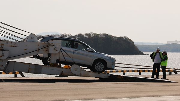 Миронов обратился к Мишустину с призывом не повышать утильсбор