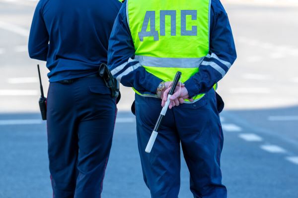 Пассажир Porsche Cayenne случайно выстрелил в себя, когда машину остановила ДПС