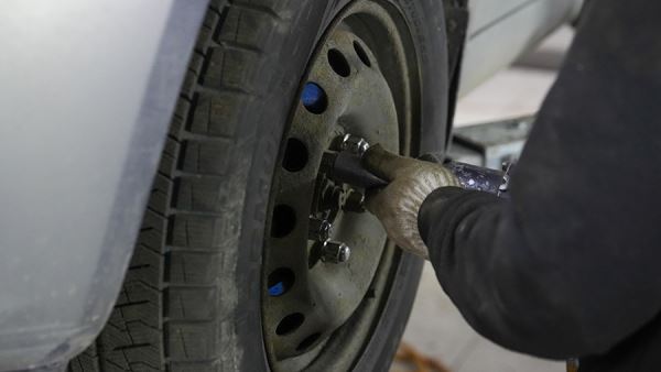 Половина автосервисов отказывает в ремонте авто с запчастями клиентов