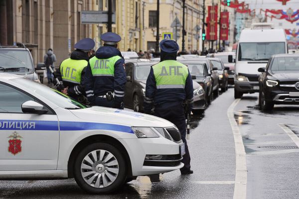 Правительство снизит полномочия гаишников в контроле за перевозками и дорожниками