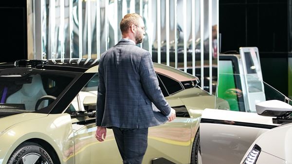 Продажи новых автомобилей в РФ снизились на 18% в августе