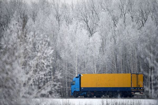 В Магаданской области закрыли трассу из-за снегопада