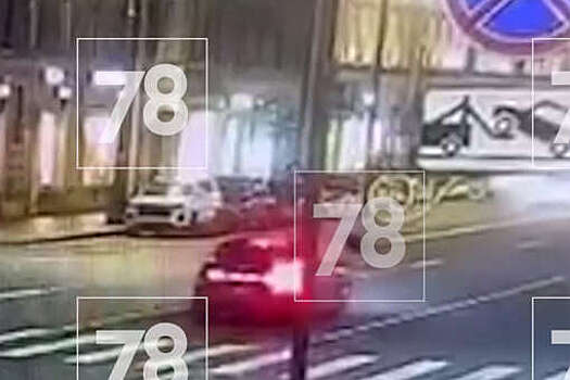 В Петербурге на видео попало, как BMW сбил женщину на переходе