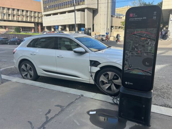 В августе россияне купили рекордное число электрокаров с пробегом в 2025 году