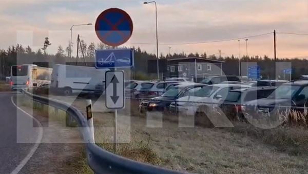 Эстония начала уведомлять владельцев российских авто на границе об эвакуации