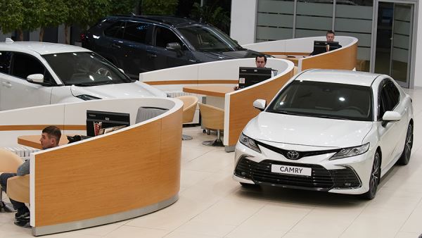 Названы самые востребованные версии Toyota Camry и Skoda Octavia в РФ