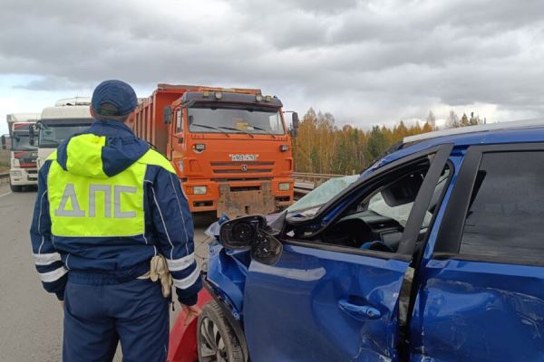Пробка на 17 км образовалась у Екатеринбурга из-за массового ДТП
