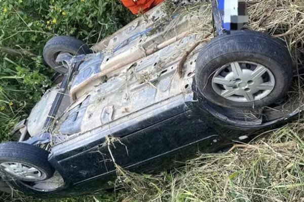 В Бразилии ребенок два дня ждал скорую рядом с телами родителей в машине